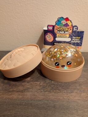 BRAND NEW RARE STARLIGHT EDITION GLITTER STARLIGHT DUMPLING SQUISHY